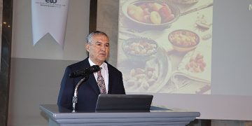 Kuru meyve bölümü 1,8 milyar dolar amaçları için kenetlendi