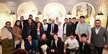 Lider Adayı Büyükgöz Gebzeli Gençlerle ‘Gençlik Kahvesi’nde Buluştu