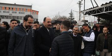 Lider Altay Öğrencilerle ve Esnafla Buluştu