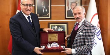 Lider Aydıner’e fahri hemşehrilik beratı