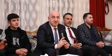 Lider Bıyık, gençleri dinledi