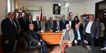 Lider Böcek muhtarlarla bir ortaya geldi