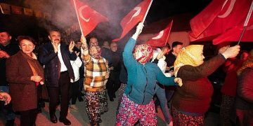 Lider Kırgöz, 1200 araçlı konvoyla Deliktaş’ta seçim startını verdi.