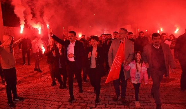 Lider Kırgöz baba ocağı Salihler’e 1300 araçlı konvoyla çıkarma yaptı