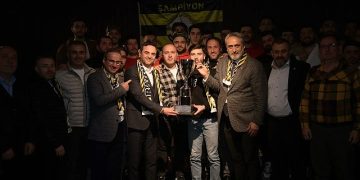 Lider Özlü, şampiyonluk coşkusuna ortak oldu