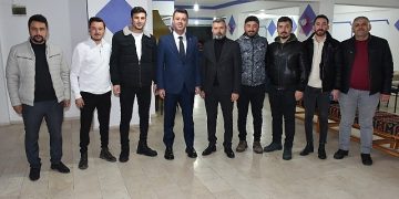 Lider Sarıkurt’a Hemşehri Derneklerinden Coşkulu Karşılama