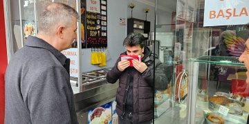 Lider Sezer’den esnafa en hoş ikram