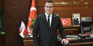 Mustafakemalpaşa Belediye Lideri Mehmet Kanar, Berat Kandili dolasıyla yayınladığı bildiriyle tüm İslam âleminin kandilini kutladı