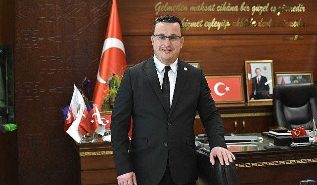 Mustafakemalpaşa Belediye Lideri Mehmet Kanar, Berat Kandili dolasıyla yayınladığı bildiriyle tüm İslam âleminin kandilini kutladı