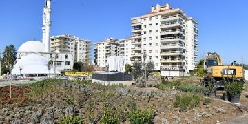 Narlıdere Metrosu çiçek açıyor