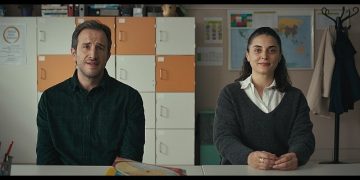 Netflix, Berkun Oya İmzalı Kuvvetli Bir Alkış’tan Özel Bir Klip Paylaştı