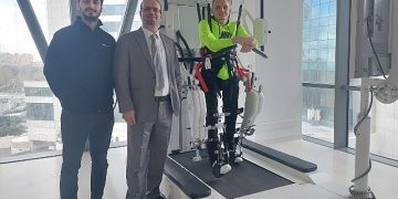 Omurilik Felçli Bosnalı Genç, yürüme umudunu Türkiye’de buldu