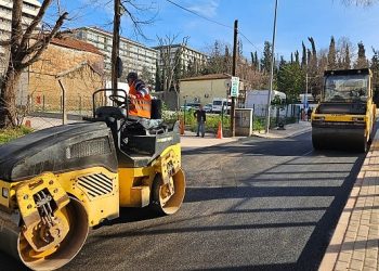 Osmangazi’de asfalt mesaisi sürat kesmiyor