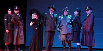 Oyuncuların Nazi işgaline karşı direnişinin kıssasını Yaşamak mı yoksa ölmek mi