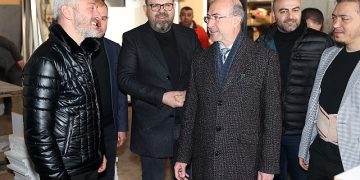 Selçuklu Belediye Lideri Ahmet Pekyatırmacı Ağaç İşler Sanayi’sinde yer alan Marangoz ve Keresteci esnafına işyerlerinde ziyaret gerçekleştirdi