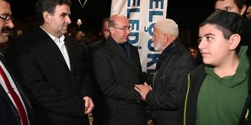 Selçuklu Belediye Lideri Ahmet Pekyatırmacı, Miraç Kandili hasebiyle Erenköy Tahir Büyükkörükçü Camii’nde düzenlenen kandil programında vatandaşlarla bir ortaya geldi.