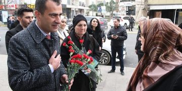 Sevecen, esnaflarla el ele, gönül gönüle