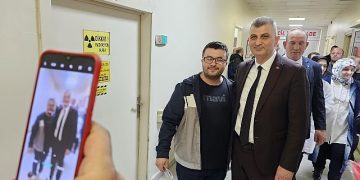 Sezer, “Gölcük’te çalmadık kapı bırakmayacağız”