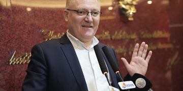 Sivas Belediye Lideri Hilmi Alım dal buluşmaları kapsamında Özel Halk Otobüs İşletmecileri ile bir ortaya gelerek istişarelerde bulundu