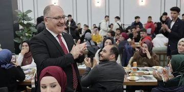 Sivas Belediye Lideri ve AK Parti Belediye Lideri Hilmi Alım, seçim çalışmaları kapsamda “Gençlik STK’ları Buluşması” programında gençlerle bir ortaya geldi