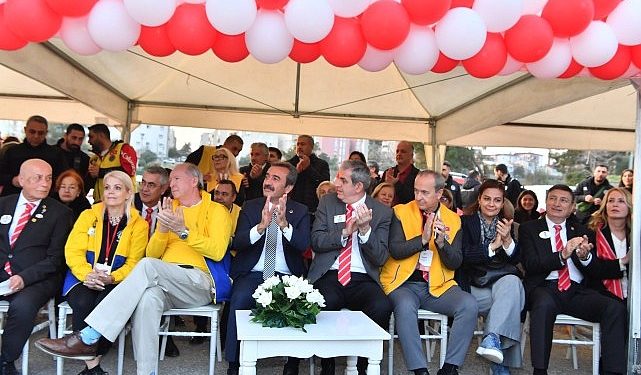 Temel atma merasimi mitinge dönüştü