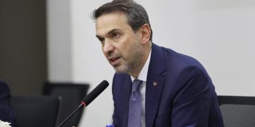 Bakan Bayraktar açıkladı: Elektrik ve doğalgaza zam yok!