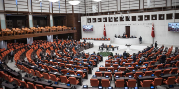 Emekliye 3 bin lira ikramiye Meclis’te kabul edildi