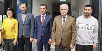 Aygün ve Sevecen, Manisiz Hayat Merkezi’ni birlikte açtılar