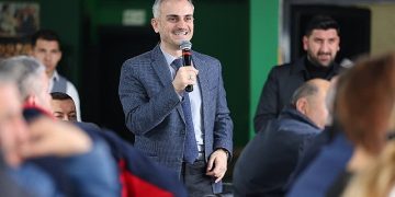 Çiftçi, Şekerpınar esnafıyla bir ortaya geldi