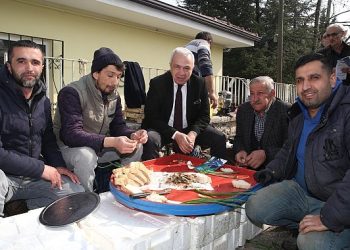 Pazarcılar öğlen yemeğini Şadi Özdemir ile paylaştı