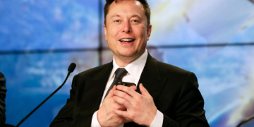 Musk: Yapay zeka en akıllı insandan daha akıllı olacak