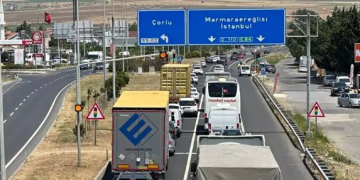 Tatilciler dönüyor! Trafik yoğunluğu devam ediyor
