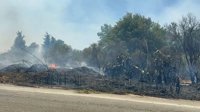 Antalya’da yerleşim yerleri yakınında yangın