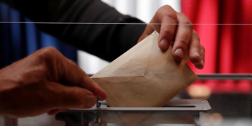 Fransa’da seçim sonuçları: Aşırı sağ, Macron ve solculara takıldı