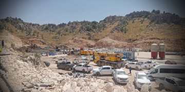 Gabar’da sondaj kulesi devrildi: Enkaz altında kalan işçiler var!