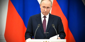 Putin, petrol ve enerji sektörünün üst düzey yöneticilerini ödüllendirdi!