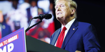 Trump: Harris’i yenmek Biden’dan kolay olacak