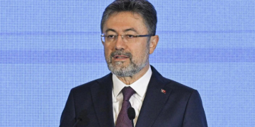 Bakan Yumaklı İzmir yangınındaki son durumu açıkladı