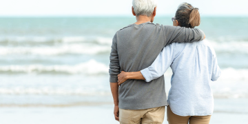 Emeklilere halk plajında ücretsiz hizmet!