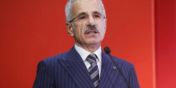 Instagram tekrar açılıyor mu? Bakandan açıklama geldi