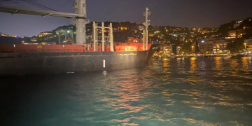 İstanbul Boğazı gemi trafiğine kapatıldı