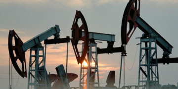 Küresel petrol arzı günlük 230 bin varil arttı