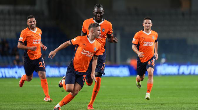 RAMS Başakşehir, Konferans Ligi’nde play-off’a yükseldi!