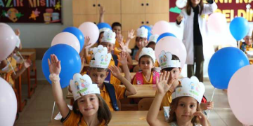 1’inci sınıf öğrencileri için okullar yarın açılıyor