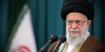 Beyrut saldırısı sonrası Hamaney’den ilk açıklama!