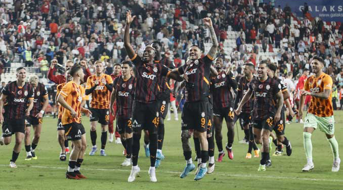 Galatasaray, 3 puanı 3 golle aldı