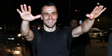 Kostic imza için İstanbul’da