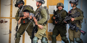 ABD basını: İsrail ordusu Filistinlileri Gazze’de canlı kalkan olarak kullanıyor!