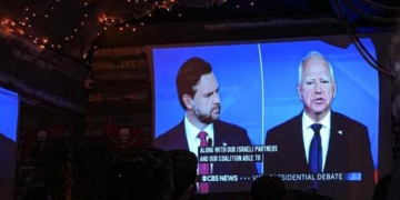 ABD’de başkan yardımcısı adayları canlı yayında karşı karşıya geldi