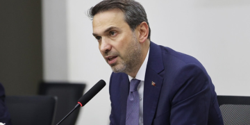 Bakan Bayraktar açıkladı: Elektrik ve doğalgaza zam gelecek mi?